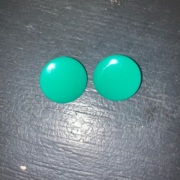 Round disc shaped eighties style earrings.  Turquoise color and Lightweight. - Picture 3 of 4